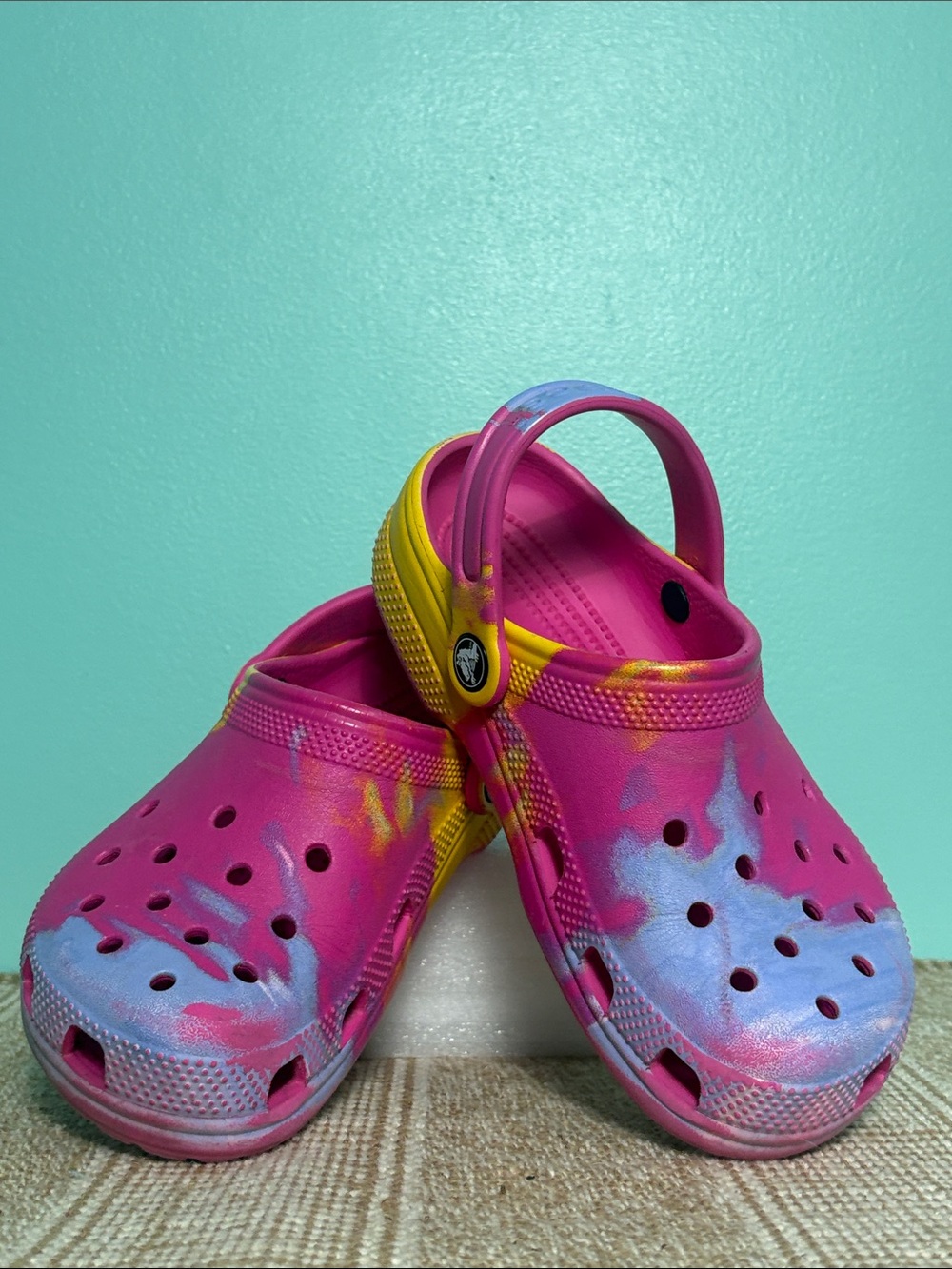 CROCS Kids Classic Ombre Clogs With Heel Strap. Multi Color/Tie Dye. Size— J 2